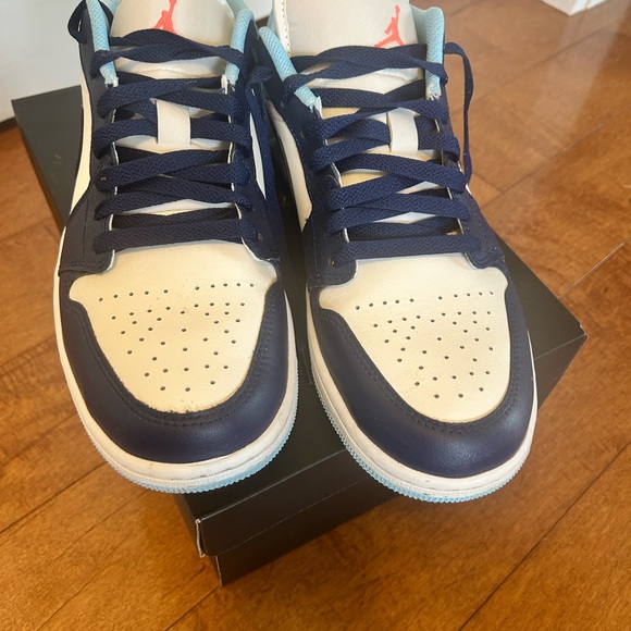 Set of 2 Air Jordan Sneakers in Black and Navy size 8.5 worn once - Picture 11 of 11